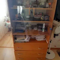 وسایل شخصی و کمد کتابخانه