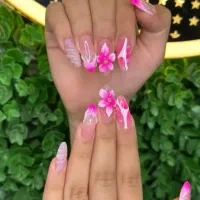 کاشت‌ناخن+ژلیش‌پای‌رایگان وخدمات دیگه