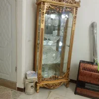 کمد ویترین با یک عددمیزجلومبلی وآیینه