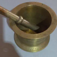 هاون با گوشت کوبش برنجی سنگین ۴ تومن