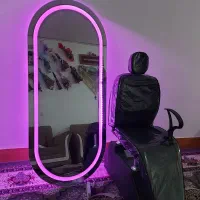 صندلی و آینه آرایشگاه