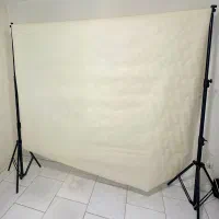 پایه عکاسی حرفه‌ای + پرده کرم   ابعاد ۲.۴۰ × ۲