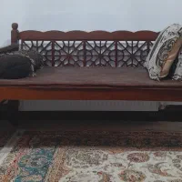 مبل سنتی دو نفره  همراه تشک و میز و متکا سالم و نو|مبلمان خانگی و میز عسلی|اصفهان, هزارجریب|دیوار