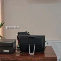 منشی خانم مسلط به برنامه فتوشاپ