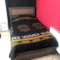 تخت خواب به همراه دراور در حد نو