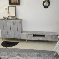 جاکفشی و میز تلویزیون