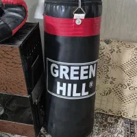 کیسه بوکس با دستکش بوکس