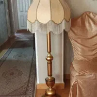 آباژور ایستاده