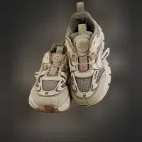 دو عدد کتونی سایز ۳۰ در حد نو و سالم و بسیارر تمیز|کفش و لباس بچه|تهران, پردیسان|دیوار