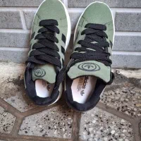 یک جفت کتونی برنگ سبز نو فروخته میشود