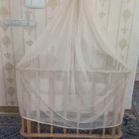 تخت کنار مادر