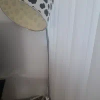 آباژور ایستاده