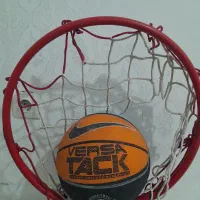 توپ و حلقه بسکتبال