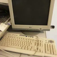 مانیتور وموس صحفه کلیدبا همراه میز