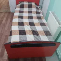 تخت نوجوان، سایز ۲ در ۹۰، کاملا سالم، بهمراه کفی