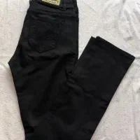 شلوار ، تیشرت، تاپ ، شال