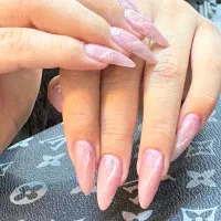 خدمات ناخن فقط با پول مواد