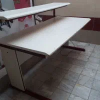 میز تحریر و کامپیوتر