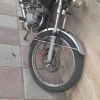 هندا ۲۰۰ccنامی رنگ نقره ای