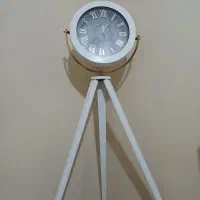 ساعت ایستاده