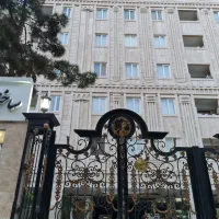 83-متری-دو-خواب-ساختمان-برند-شهرک-سینا-هادی-مودب