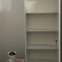 کمد طبقاتی آرایش همراه با میز کنار تخت