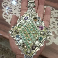 مدال و زنجیر نقره سنگ جواهرات دار طرح عتیقه  آنتیک