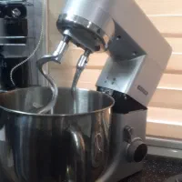 همزن۱۱لیتری چند کاره هنریچ در حد نو