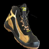 کفش کوهنوردی دقت به عکس