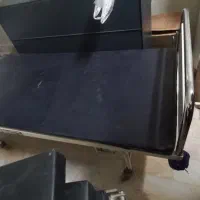 تخت بیمارستانی، کیس و کامپیوتر و