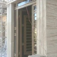 کارگر کاشیکاری و سنگ کاری