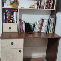 یه ست تخت خواب میز تحریر و کمد به فروش میرسد