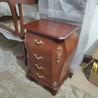 میز خمره ای کنار سالنی