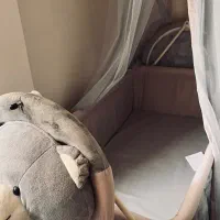 تخت کنار مادرر