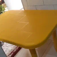 میز پلاستیکی