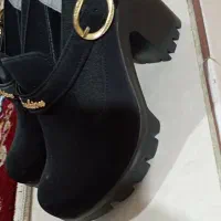 نیم بوت|کیف، کفش، کمربند|میانه, |دیوار