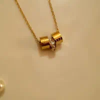 گردن بندهای مختلف|بدلیجات|نیشابور, دارایی|دیوار