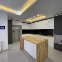 طبق ویلایی 140متری دوخواب سالن بزرگ خ مولانا