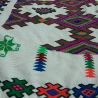 پشتی وپرده دست دوز تمیز