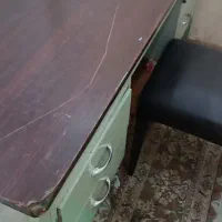 میزاداری وتعدادی صندلی