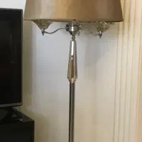آباژور ایستاده