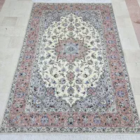فرش دستباف حاشیه پیازی چندسایز مختلف دارم
