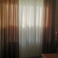 پرده ی حریر با کنار پرده