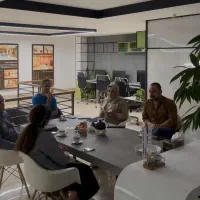 همکار خوش ذوق خانم علاقمند به معماری