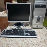 کیس بسیار تمیز و سالم. مانیتور.کیبورد