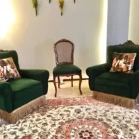 چهار تا مبل تک نفره به همراه میز جلو مبلی