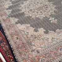 تعدادی فرش ماشینی کاشان و۱۲متری دستبافت