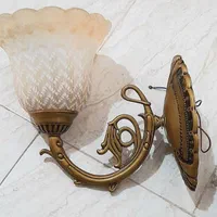 دیوار کوب سالم