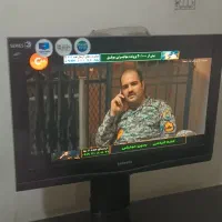 تلویزیون سامسونگ ۳۲ اینچ اصلی و میز|تلویزیون و پروژکتور|شیراز, گلشن|دیوار