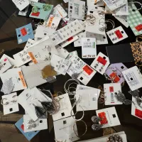 گوشواره بدل،|بدلیجات|کیش, |دیوار